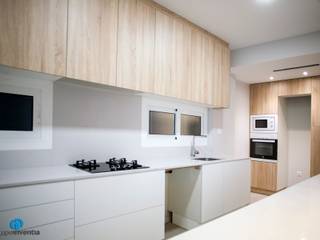 Reforma integral en Comte d'Urgell, Grupo Inventia Grupo Inventia Built-in kitchens Wood-Plastic Composite