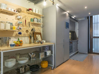 Fotografie Loft con soppalco || Foto di ZEROPXL, ZEROPXL | Fotografia di interni e immobili ZEROPXL | Fotografia di interni e immobili Built-in kitchens Grey