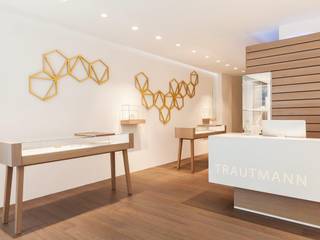 The third generation of Juwelier Trautmann uses KRION in the family establishment, KRION® Porcelanosa Solid Surface KRION® Porcelanosa Solid Surface Espacios comerciales