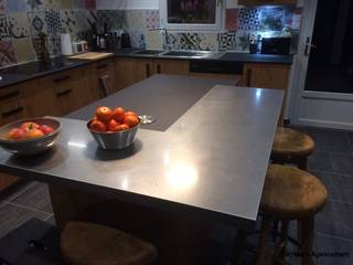 Cuisine bois massif, Plan de travail en DEKTON, coloris SIRIUS , STONE CLASS STONE CLASS Cozinhas industriais