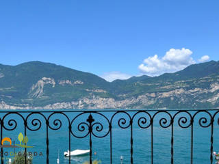 Historische Stadtvilla direkt am Gardasee, Lago di Garda Immobilien Lago di Garda Immobilien Varandas, marquises e terraços mediterrânicos