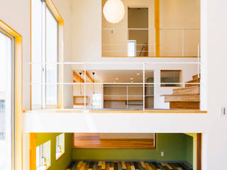 多層レベルの住まう空間, m+h建築設計スタジオ m+h建築設計スタジオ Salas modernas Madera Acabado en madera