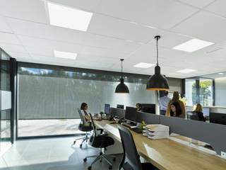 Estores enrollables en modernas oficinas, Saxun Saxun Ruang Studi/Kantor Modern