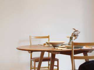 Apartment in Gakuenkita, Mimasis Design／ミメイシス デザイン Mimasis Design／ミメイシス デザイン Minimalist dining room Wood Wood effect