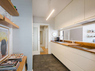 Apartamento Contemporâneo, ShiStudio Interior Design ShiStudio Interior Design キッチン収納
