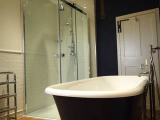 Timeless Bathroom Retreat, DeVal Bathrooms DeVal Bathrooms Banheiros clássicos