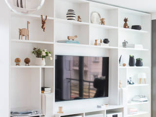 GANTZ - Wohnwand mit integriertem Fernseher und HiFi, GANTZ - Regale und Einbauschränke nach Maß GANTZ - Regale und Einbauschränke nach Maß WoonkamerTV- & mediameubels Houtcomposiet Wit