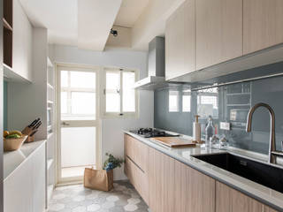 《日向》, 辰林設計 辰林設計 Scandinavian style kitchen