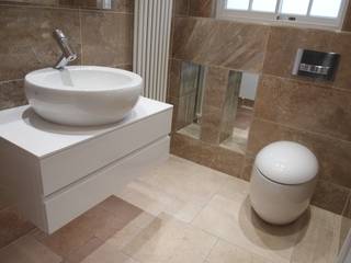 Inviting Cloakroom, DeVal Bathrooms DeVal Bathrooms Banheiros modernos