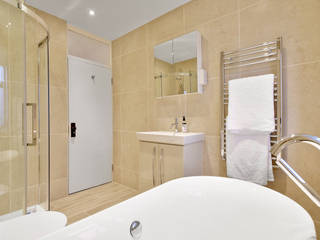 Case Study: Isleworth, Middlesex , BathroomsByDesign Retail Ltd BathroomsByDesign Retail Ltd Modern bathroom