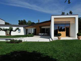 Stile moderno per una villa in legno, Woodbau Srl Woodbau Srl Villas Wood Wood effect