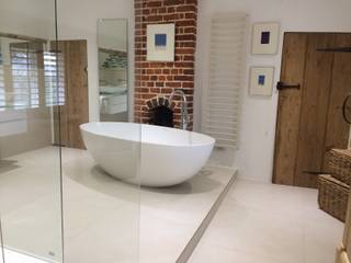 Stylish Grade II Bathroom, DeVal Bathrooms DeVal Bathrooms Modern style bathrooms