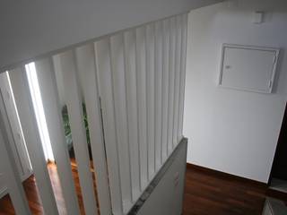 ENTRADA, Atelier OSO Atelier OSO Couloir, entrée, escaliers minimalistes MDF