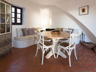 Preparando una casa vacacional, ROX & IRE IBIZA SL ROX & IRE IBIZA SL Mediterranean style dining room