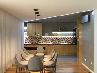 Skan e Wireflow em projeto Mundos Perdidos, Traços Interiores Traços Interiores Minimalist dining room Aluminium/Zinc