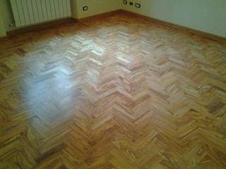 Parquet in olivo posato a lisca di pesce diagonale, Manoriti parquet Manoriti parquet أرضيات خشب نقي Multicolored