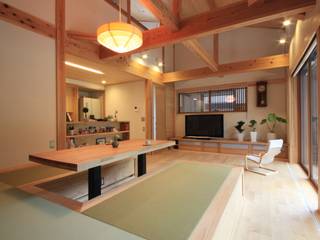 燈の家, 田村建築設計工房 田村建築設計工房 Ruang Keluarga Gaya Asia
