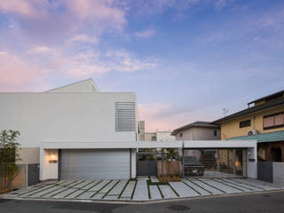 桜と暮らす家, Kenji Yanagawa Architect and Associates Kenji Yanagawa Architect and Associates モダンな 家 木 白色