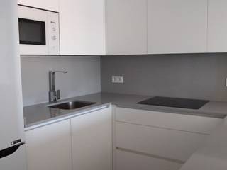 Reforma integral de piso en Carabanchel, Reformmia Reformmia Modern kitchen