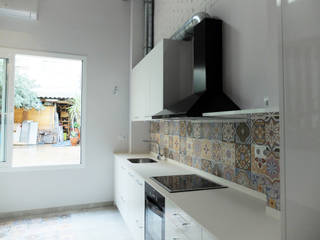 Reforma integral de loft: transformación de un viejo taller en vivienda, ACCESIBLE REFORMAS ACCESIBLE REFORMAS Modern style kitchen