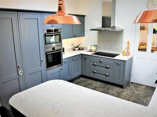 REGENT SHAKER PAINTED INFRAME SOLID OAK IN FARROW & BALL PLUMMET (NO272)., Glenlith Interiors (Scotland) Ltd Glenlith Interiors (Scotland) Ltd Cocinas equipadas Mármol