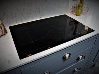 REGENT SHAKER PAINTED INFRAME SOLID OAK IN FARROW & BALL PLUMMET (NO272)., Glenlith Interiors (Scotland) Ltd Glenlith Interiors (Scotland) Ltd Built-in kitchens Limestone Grey