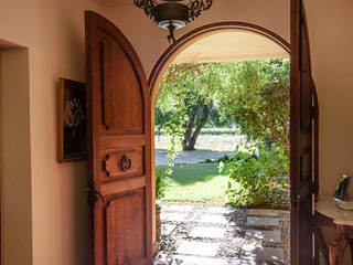 ​Elegante Casa Chilena · Casa Patronal Fundo San Juan, San Felipe, Chile., Francisco Vicuña Balaresque Francisco Vicuña Balaresque Colonial style doors