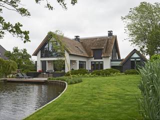 Nieuwbouw Rietgedekte villa te Kortenhoef, Architectenburo de Vries en Theunissen Architectenburo de Vries en Theunissen