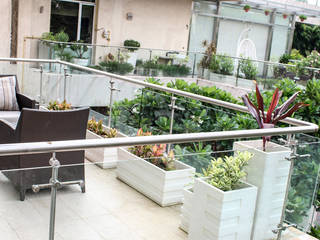 Terrace Garden Decor at Civil Lines, Delhi, Grecor Grecor Підлоги Білий