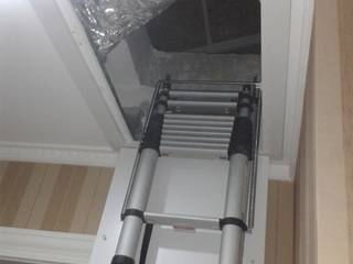 Teleskopik Çatı Merdiveni Montajı, Katlanır Çatı Merdivenleri Katlanır Çatı Merdivenleri ห้องนั่งเล่น