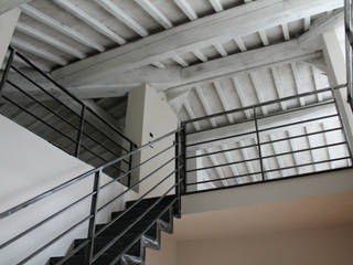 Ristrutturazione appartamento, MAURRI + PALAI architetti MAURRI + PALAI architetti Лестницы Железо / Сталь