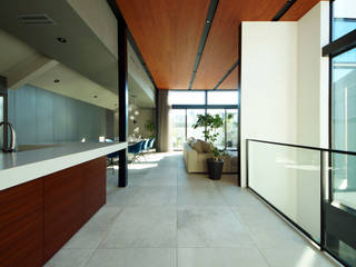 TERAJIMA ARCHITECTS／テラジマアーキテクツ Modern living room Grey