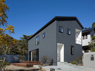 庭を内包する家, 松岡淳建築設計事務所 松岡淳建築設計事務所 Modern houses Black