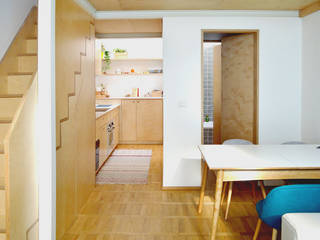 Mini loft a Milano - Cucina in betulla, BGP studio BGP studio Bếp xây sẵn Gỗ Wood effect