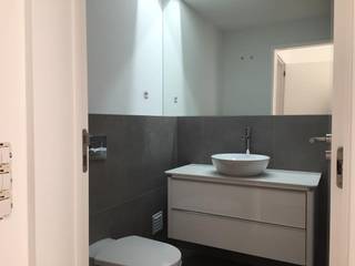 Apartamento em Almada, HighPlan Portugal HighPlan Portugal Baños de estilo moderno