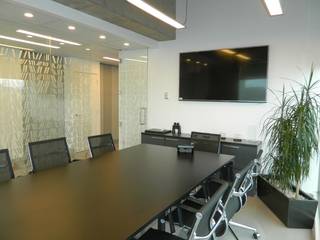 Diseño interior completo en oficina de Puerto Montt, DDO Diseño DDO Diseño Commercial spaces Plywood