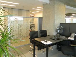 Diseño interior completo en oficina de Puerto Montt, DDO Diseño DDO Diseño Espacios comerciales Contrachapado
