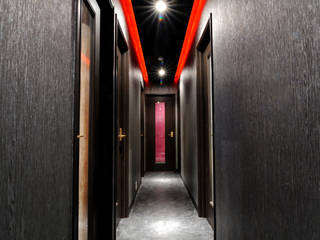 Tokyo - Bar Interior Design, Yunhee Choe Yunhee Choe الممر الحديث، المدخل و الدرج البلاط Black