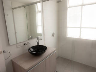 Apartamento FBogliacino, AMR estudio AMR estudio Phòng tắm phong cách tối giản