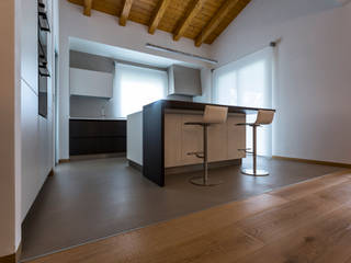 Casa TA, Elia Falaschi Fotografo Elia Falaschi Fotografo Built-in kitchens