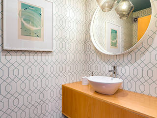 WC de serviço Tangerinas & Pêssegos Tangerinas e Pêssegos - Design de Interiores & Decoração no Porto Casas de banho modernas Madeira Acabamento em madeira decoradoras,decoração porto,wc,casa de banho,wc serviço,papel de parede,teto pintado,espelho de parede,armário de lavatório,feito à medida,poster porto,iluminação de casa de banho