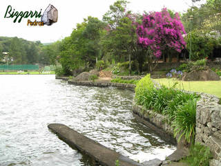 Construção de lagos com muros de pedras, Bizzarri Pedras Bizzarri Pedras Tropical style garden