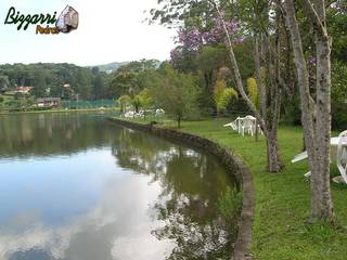 Construção de lagos com muros de pedras, Bizzarri Pedras Bizzarri Pedras Tropical style garden