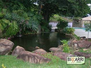 Construção de lago com pedras de um jeito natural, Bizzarri Pedras Bizzarri Pedras Tropical style garden