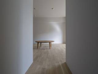 Shizuka Flat, YYAA 山本嘉寛建築設計事務所 YYAA 山本嘉寛建築設計事務所 Living room Wood Wood effect