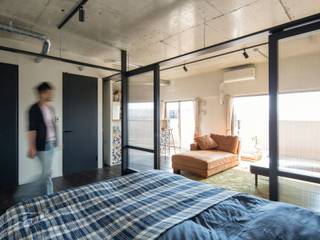 Kigaeru Flat YYAA 山本嘉寛建築設計事務所 Modern Bedroom Concrete Grey