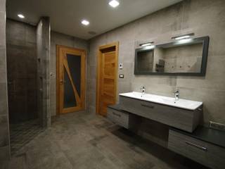 Salle d'eau spacieuse - douche italienne avec robinetterie encastrée, RG Intérieur RG Intérieur Minimalist Banyo