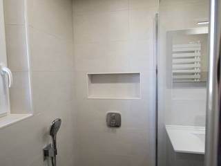 ​Une salle d’eau simple et fonctionnelle !, RG Intérieur RG Intérieur Phòng tắm phong cách tối giản
