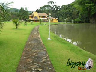 Embelezando sítios com construção de lagos de pedra, Bizzarri Pedras Bizzarri Pedras Tropical style garden