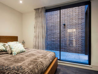 Southwick Yard , IQ Glass UK IQ Glass UK Modern style bedroom